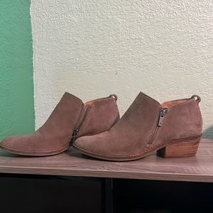 Women’s 9.5 Lucky Brand boots
